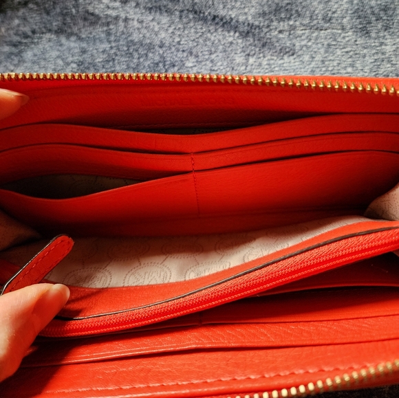 SOLD!! MK wallet - Picture 6 of 9